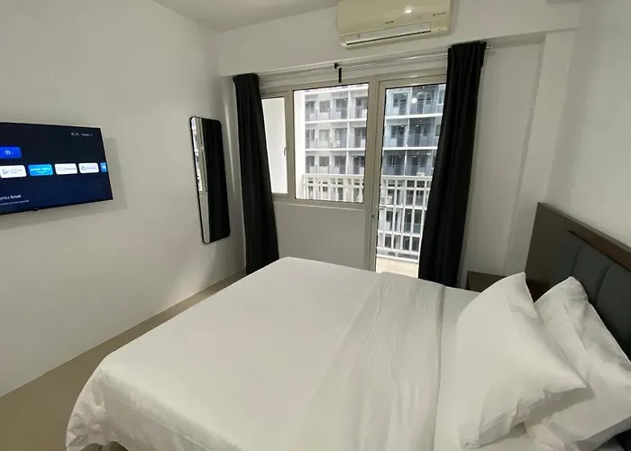 Shore - Spacious With Balcony - 52d *